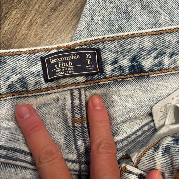 Abercrombie & Fitch Light Gray Women's Straight Leg Jeans - Picture 3 of 11